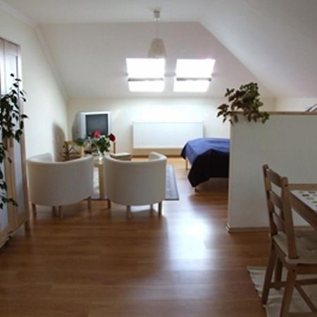 Ilona Apartmanhaz Komarom Bagian luar foto
