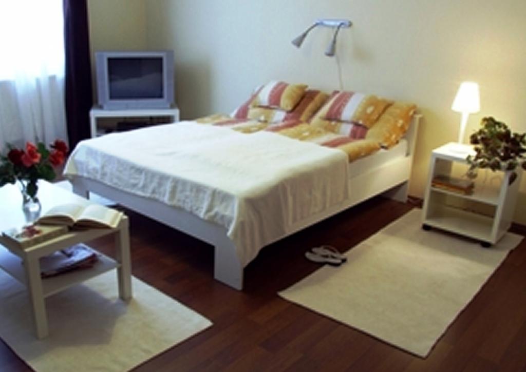 Ilona Apartmanhaz Komarom Bagian luar foto