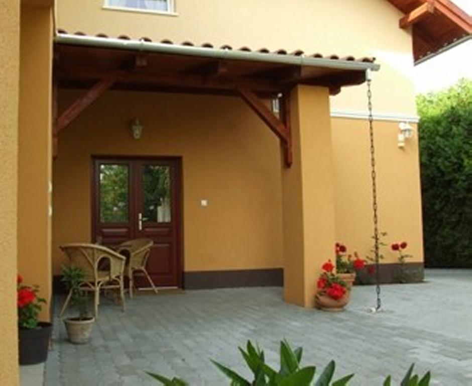 Ilona Apartmanhaz Komarom Bagian luar foto