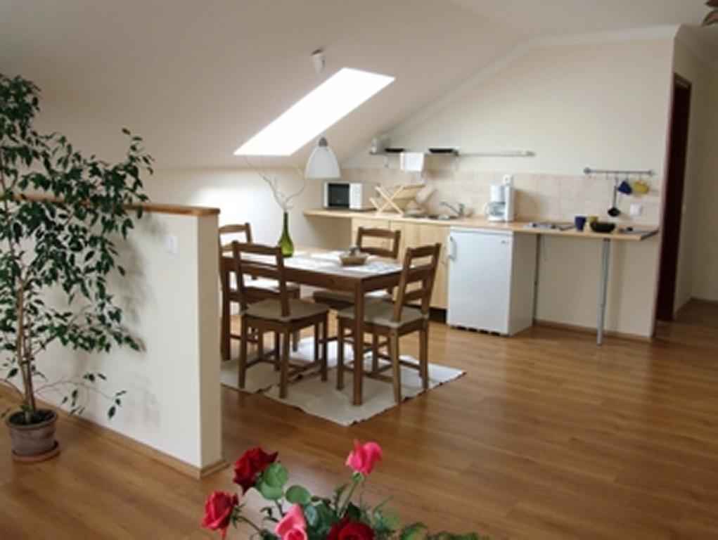 Ilona Apartmanhaz Komarom Ruang foto