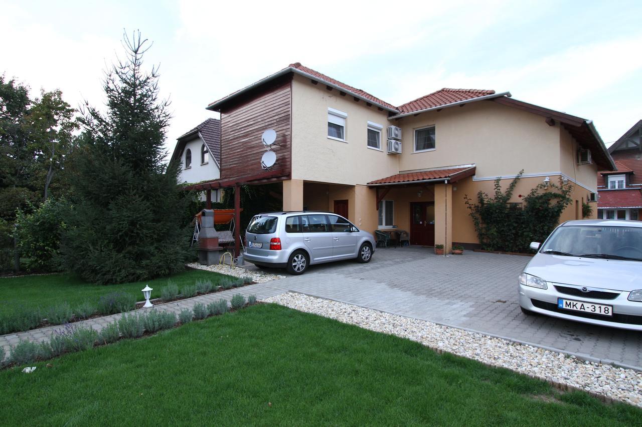 Ilona Apartmanhaz Komarom Bagian luar foto