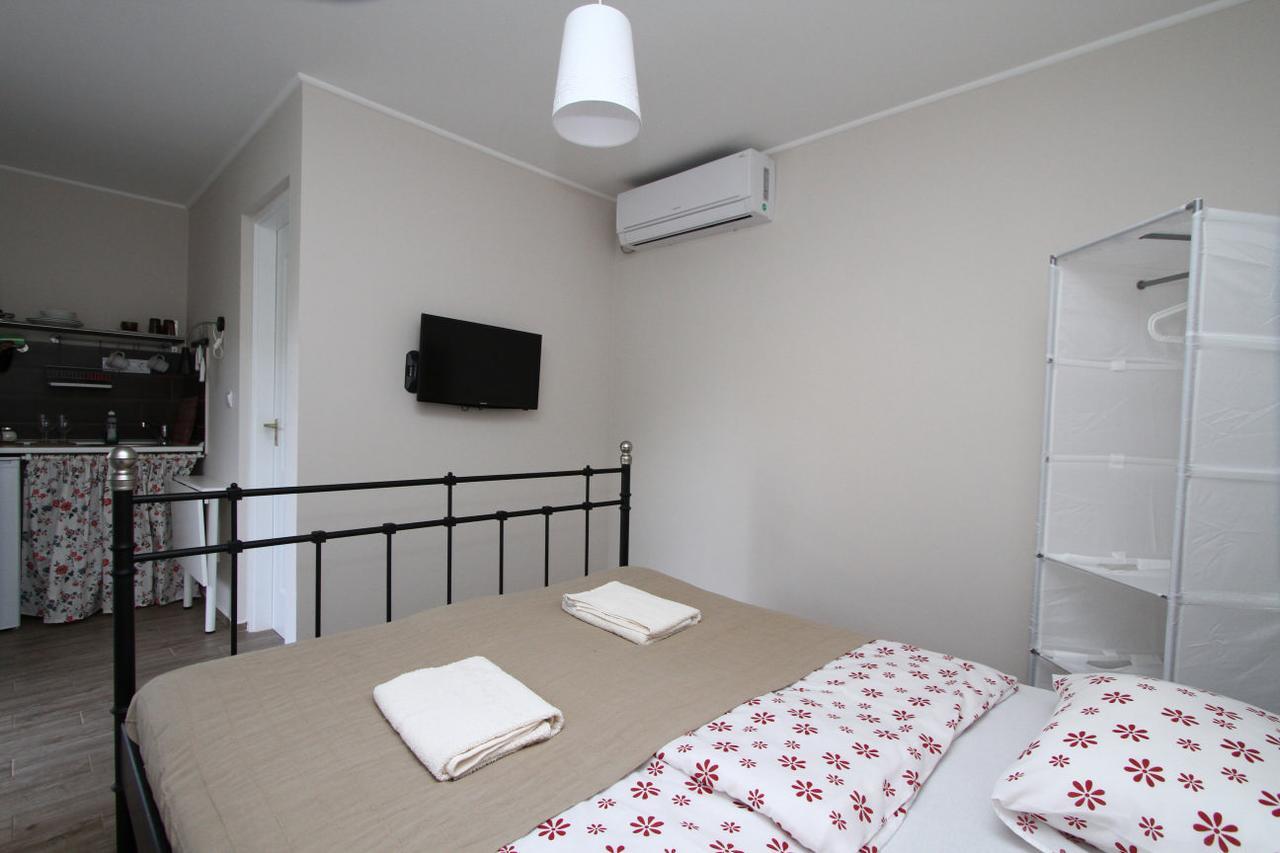 Ilona Apartmanhaz Komarom Bagian luar foto